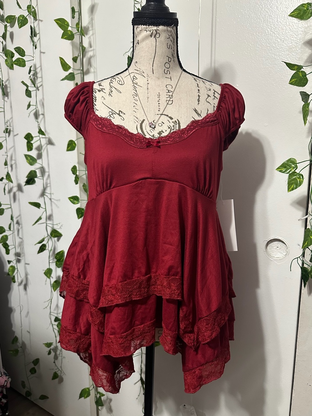 Heart Hips Burgundy Layered Lace-Trim Peplum Tunic